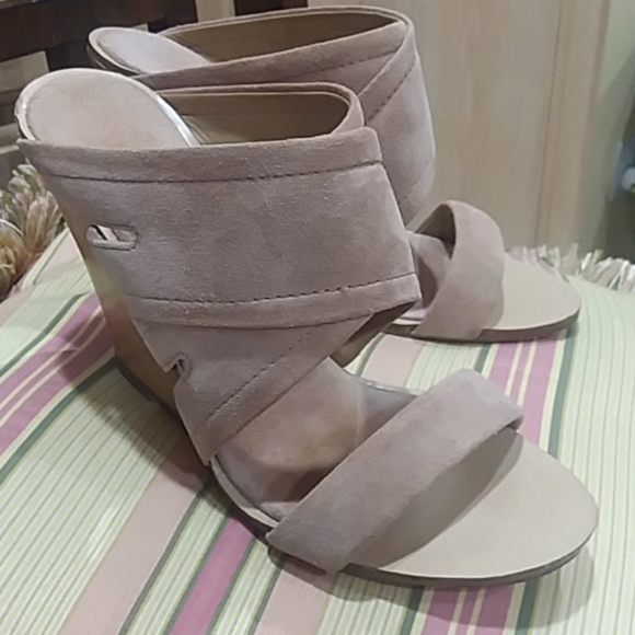🔥STUNNING DEAL🔥Rag & Bone SUEDE Wedges - Picture 2 of 8